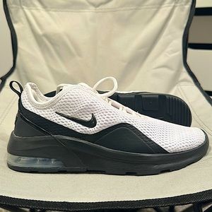 NWOB Women’s Nike Air Max Motion 2